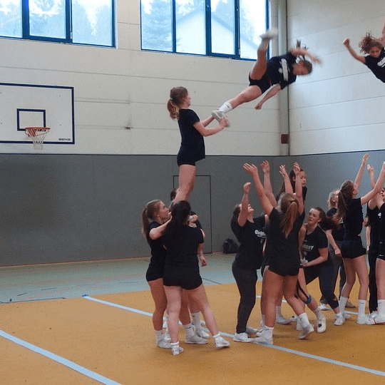 Cheerleader bringen sich in WM-Form | MDR.DE